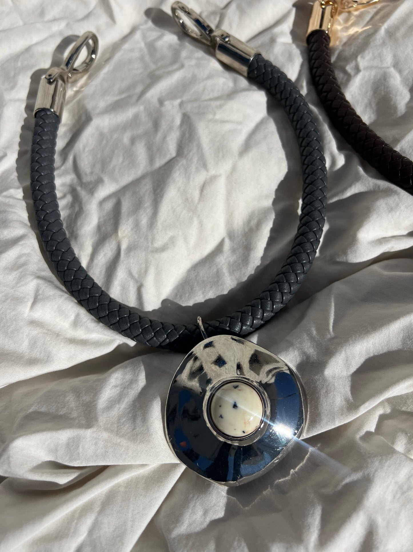 collar CHILI gris