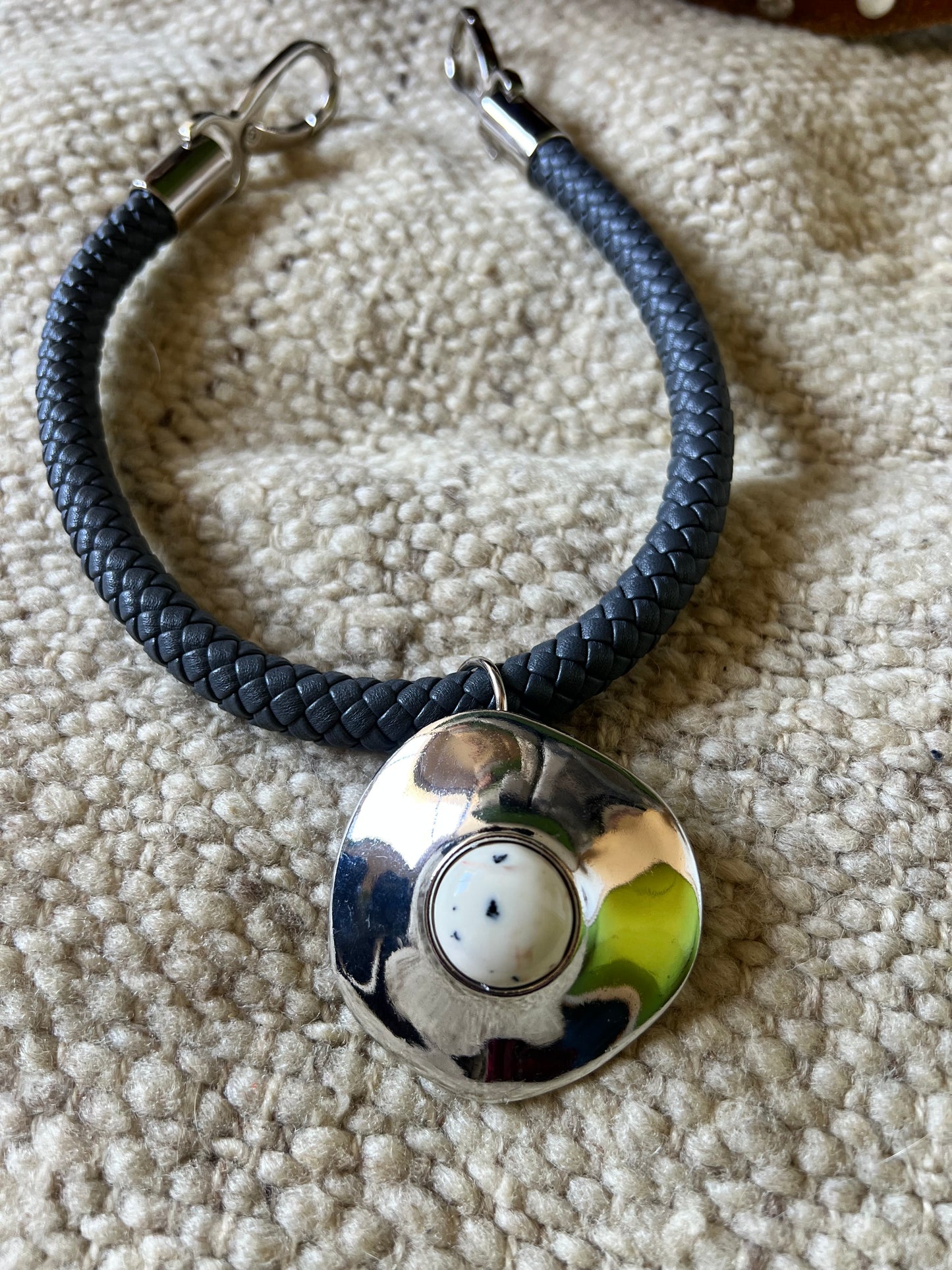 collar CHILI gris