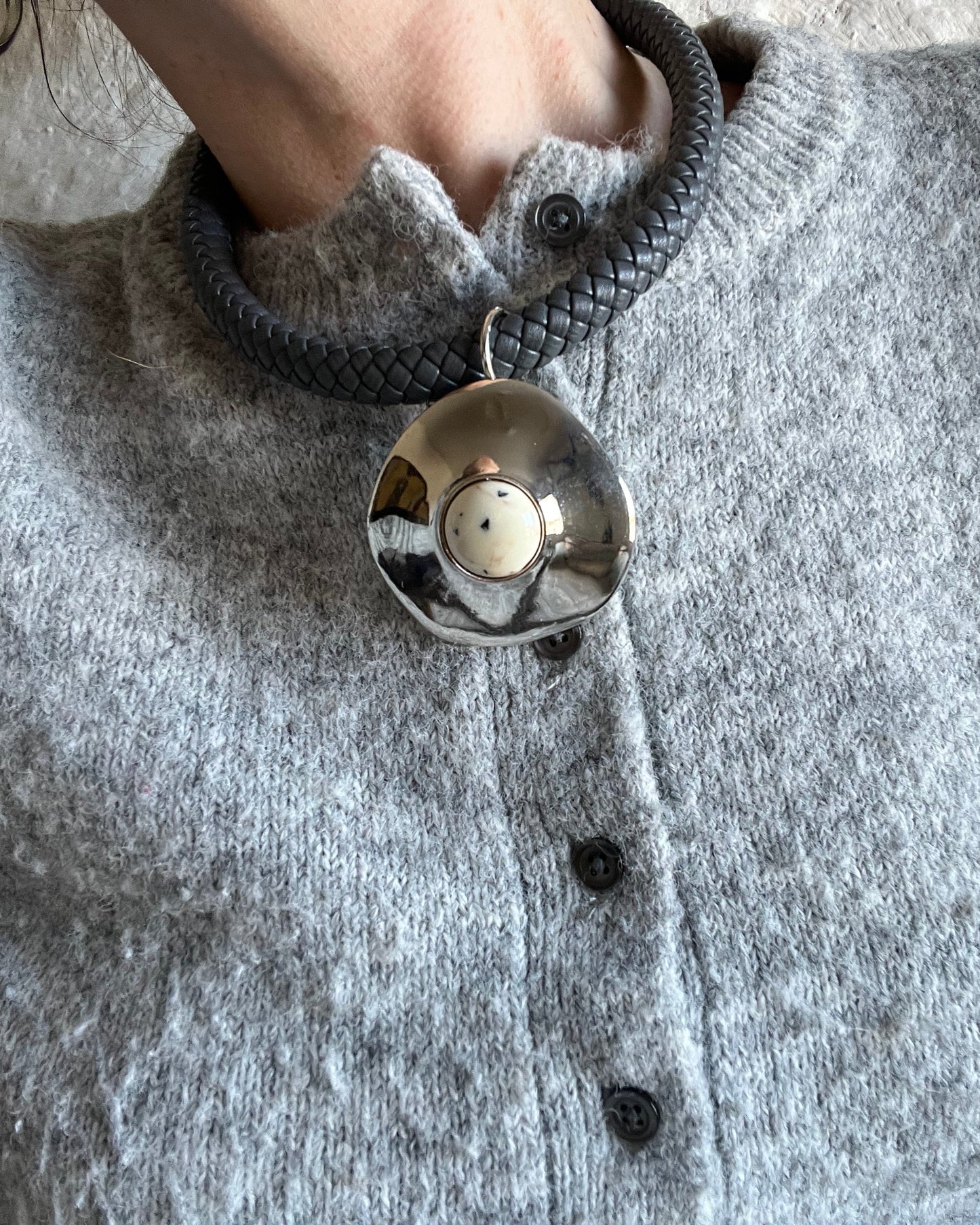 collar CHILI gris