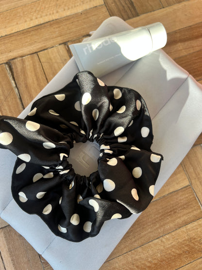 colita scrunchie POLKA negra
