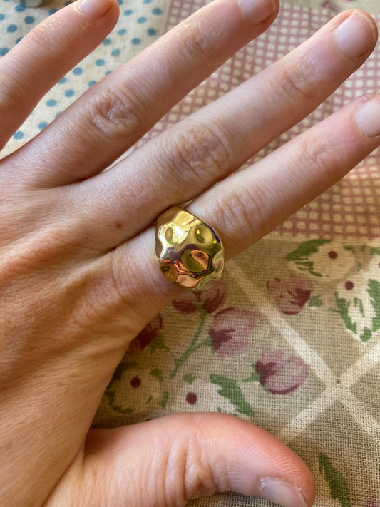 anillo LEA dorado