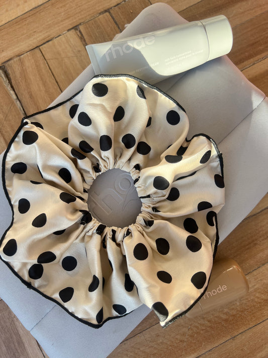 colita scrunchie POLKA blanca